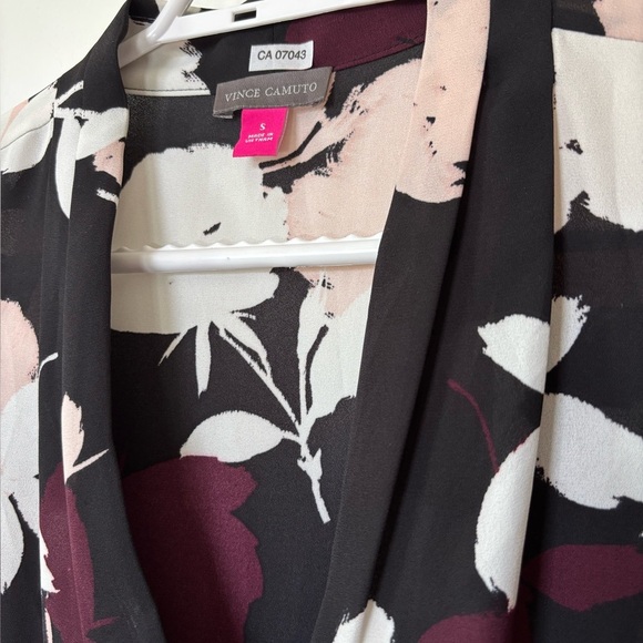 🎉4/30$🎉 Vince Camuto Floral Sleeveless Blouse Size Small - Picture 2 of 4